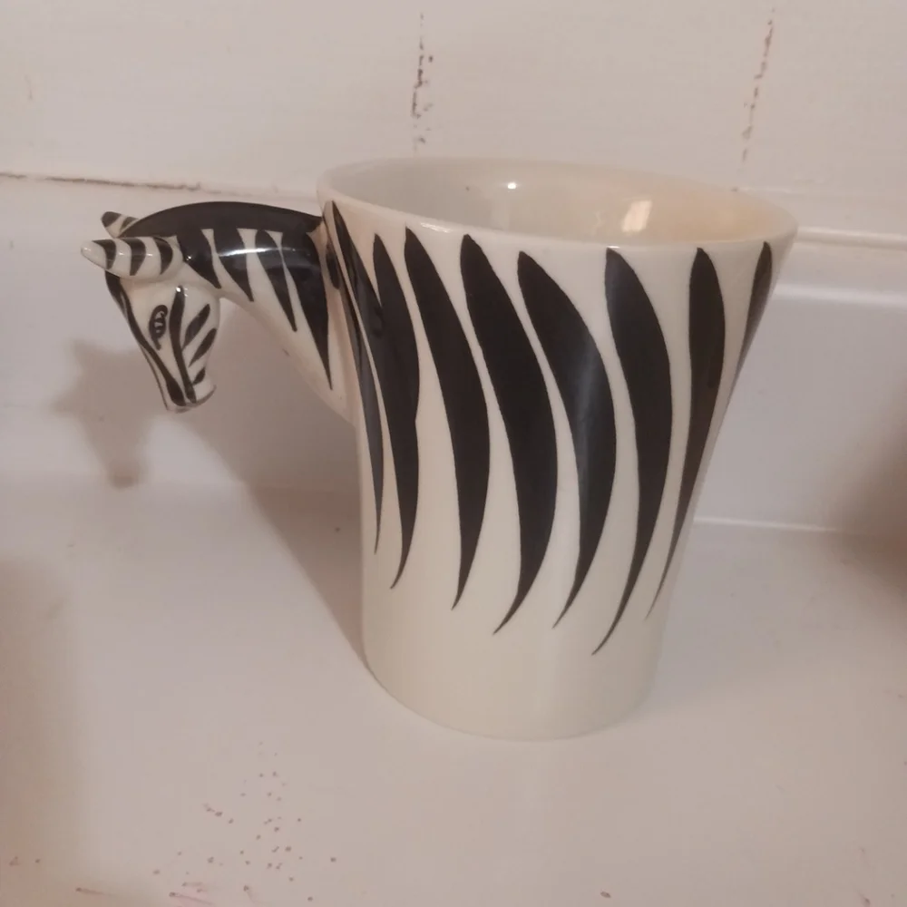 Pier 1  Mugs 3D Oversized Figural Pair Lot Zebra Giraffe Safari Animal